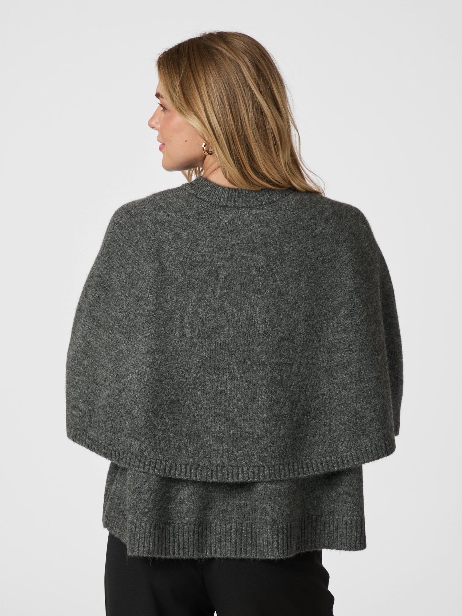 Valérinne The Isaline Knit Cape – Grey